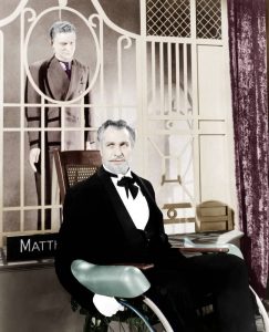 Vincent Price as Professor Jarrod, the great sculptor, in front of a reproduction of his traitorous partner, Burke